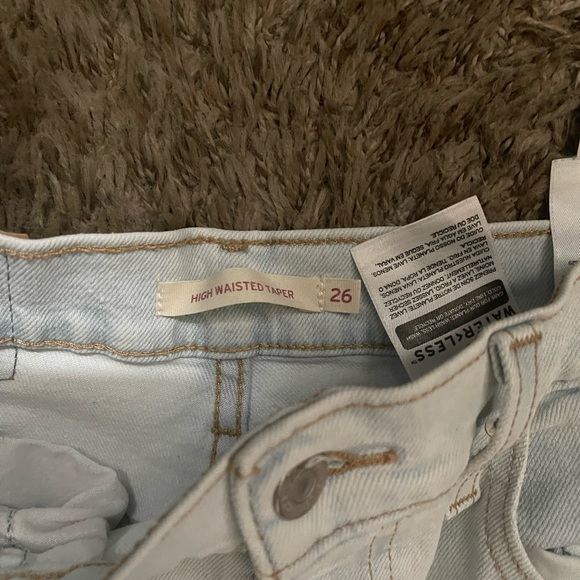 Levi’s - Picture 2 of 4